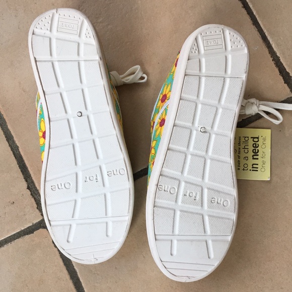 🎉🎊Host Pick🎊🎉 NWT TOMS canvas sneakers - Picture 3 of 7